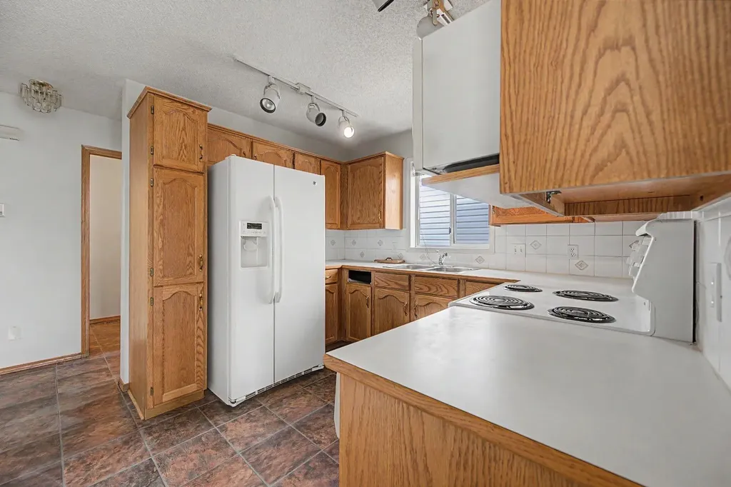 826 Coventry Drive NE Calgary AB T3K 4G2