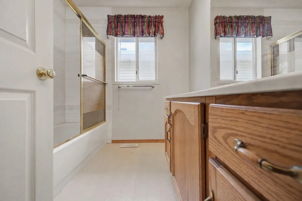 826 Coventry Drive NE Calgary AB T3K 4G2