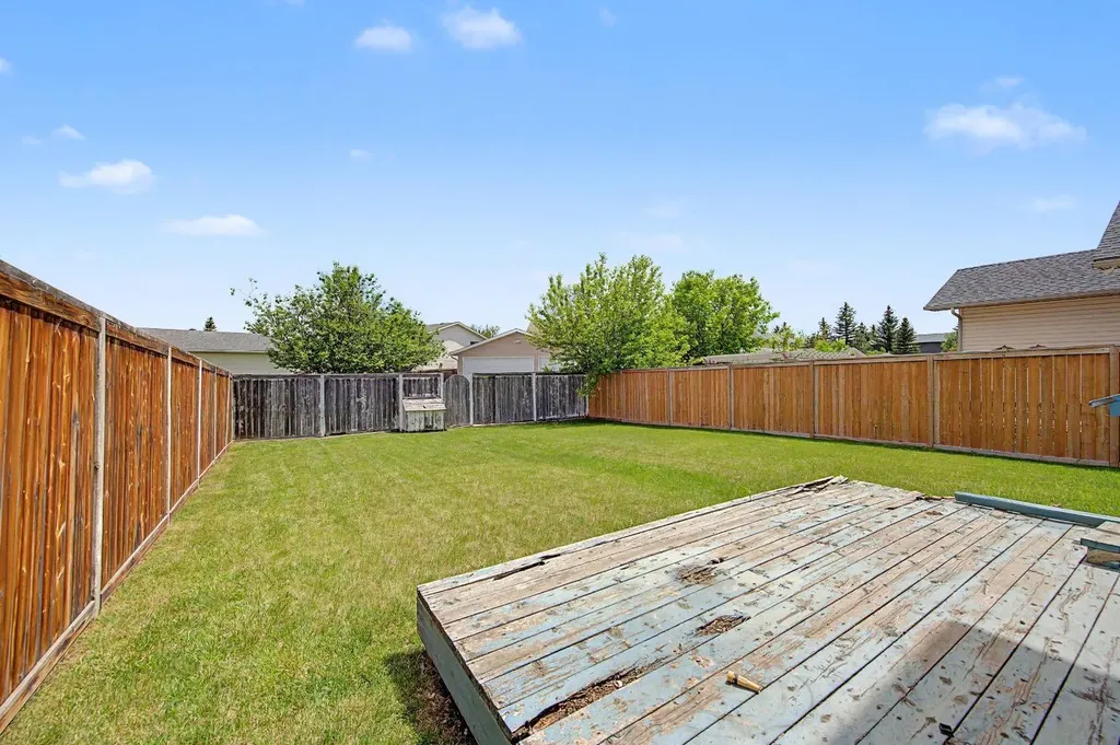 826 Coventry Drive NE Calgary AB T3K 4G2