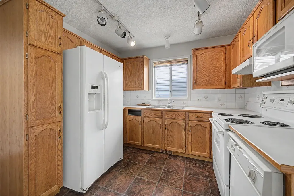 826 Coventry Drive NE Calgary AB T3K 4G2