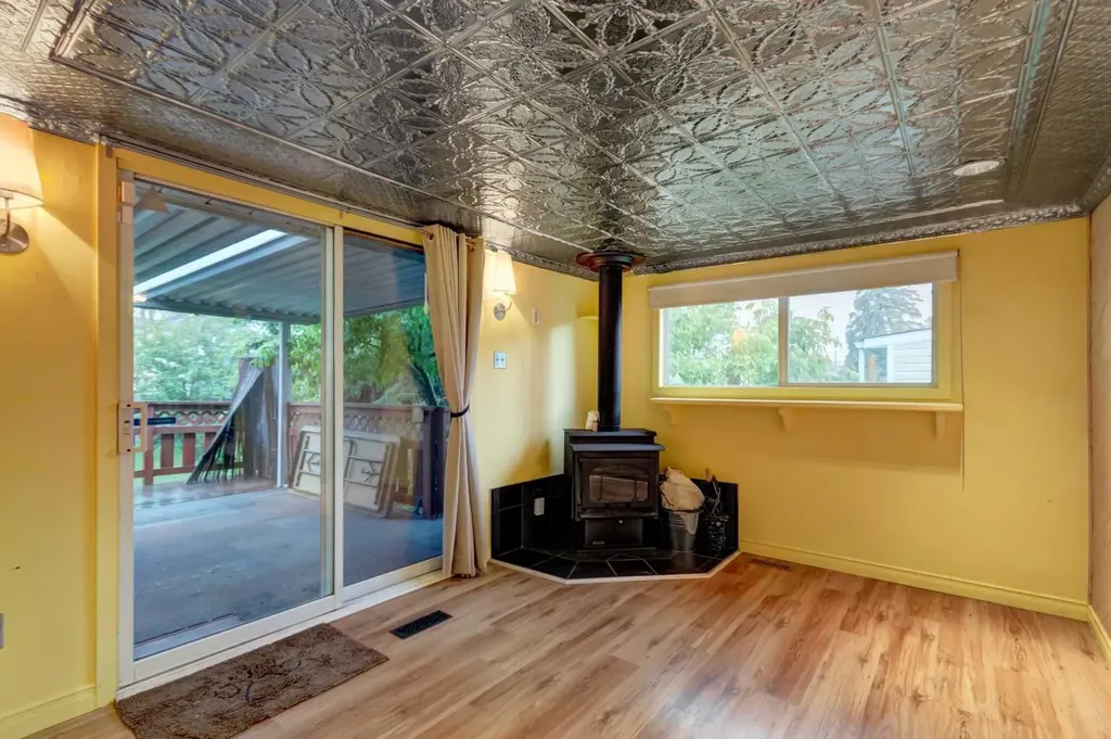 7412 22 Street SE Calgary AB T2C 0W6