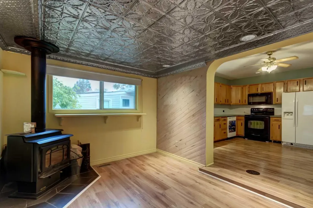 7412 22 Street SE Calgary AB T2C 0W6