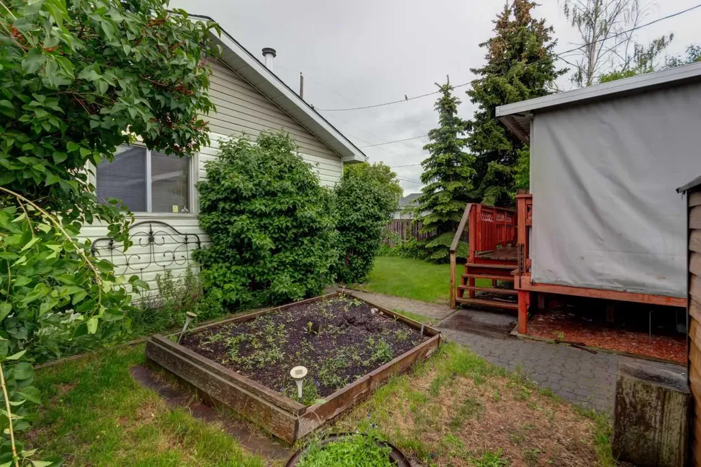 7412 22 Street SE Calgary AB T2C 0W6