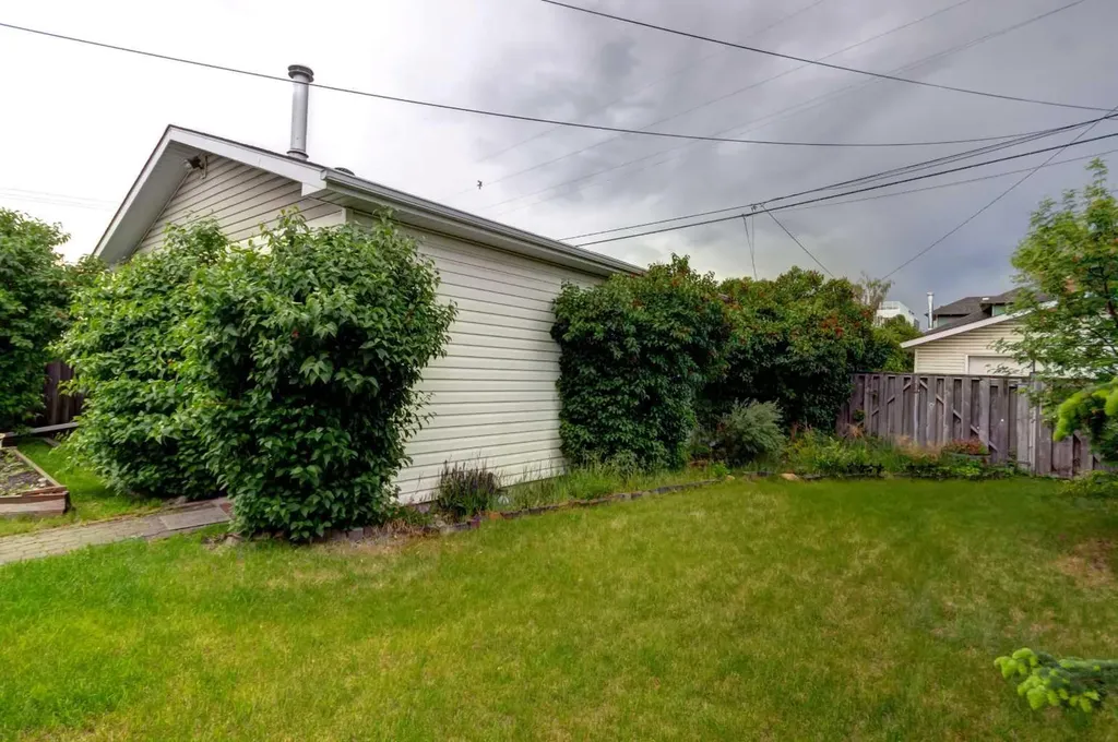 7412 22 Street SE Calgary AB T2C 0W6