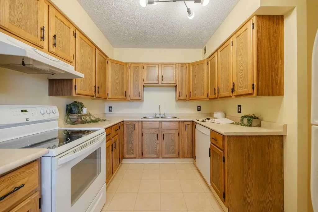 80 Point Mckay Crescent NW Calgary AB T3B 4W4