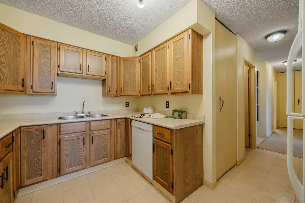 80 Point Mckay Crescent NW Calgary AB T3B 4W4