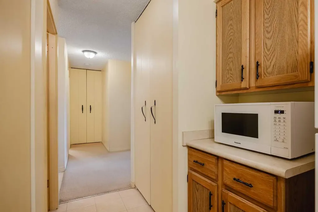 80 Point Mckay Crescent NW Calgary AB T3B 4W4