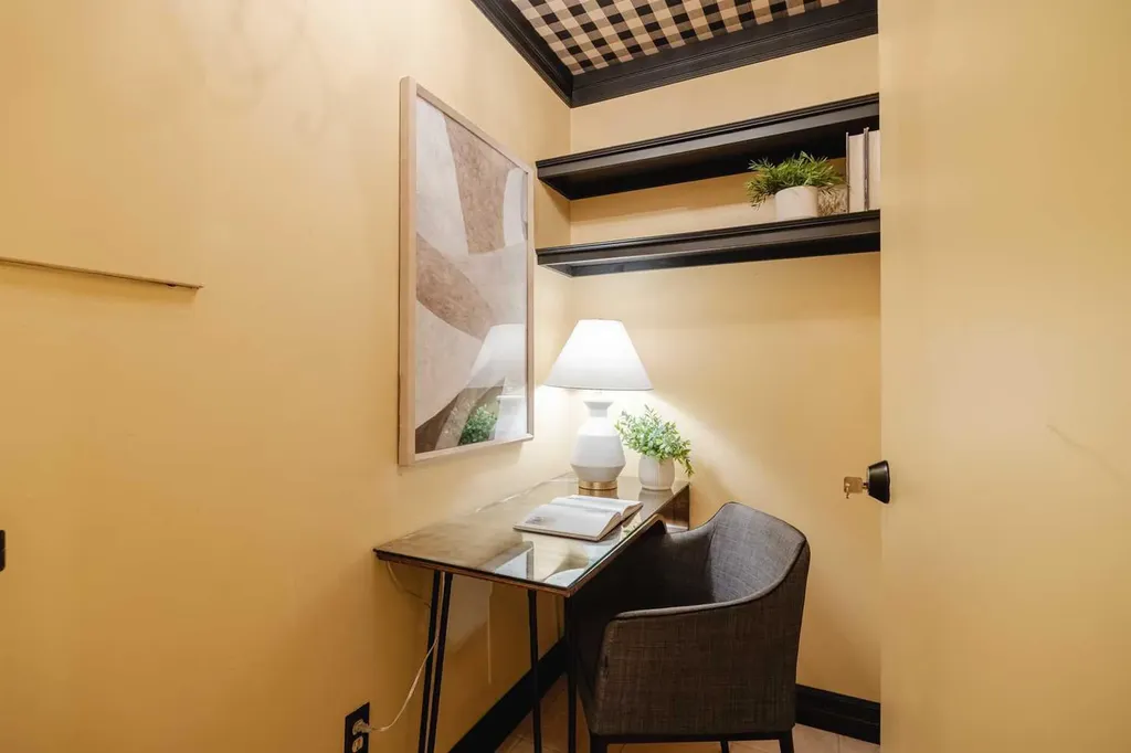 80 Point Mckay Crescent NW Calgary AB T3B 4W4