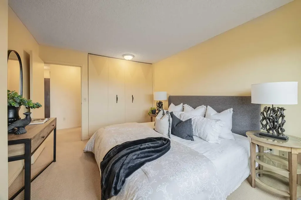 80 Point Mckay Crescent NW Calgary AB T3B 4W4