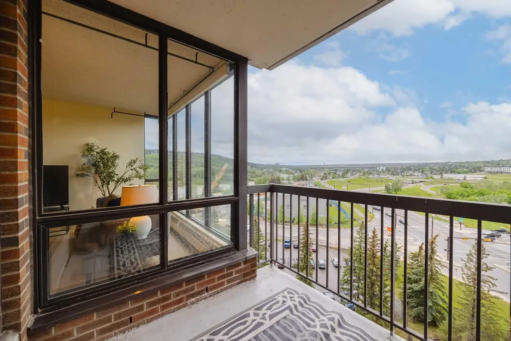 80 Point Mckay Crescent NW Calgary AB T3B 4W4