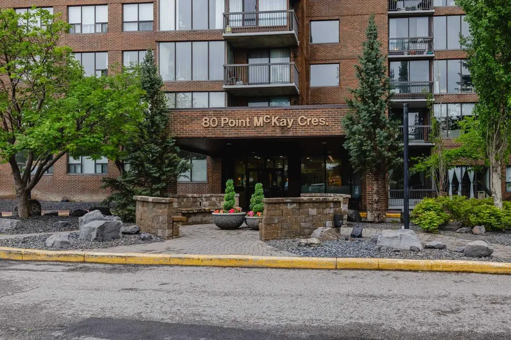 80 Point Mckay Crescent NW Calgary AB T3B 4W4