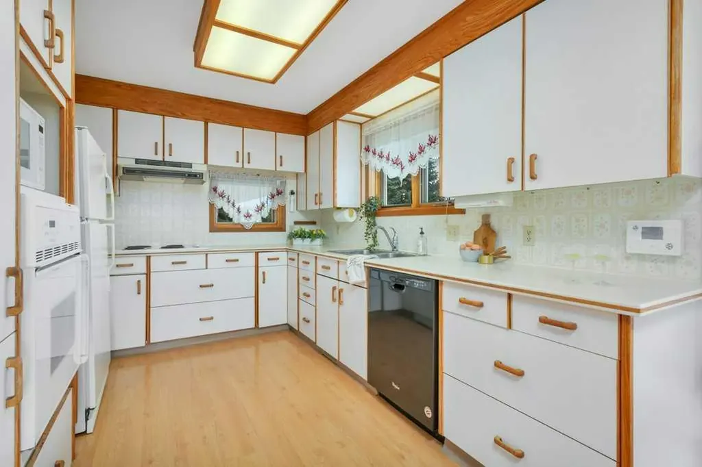 5201 46 Avenue Rimbey AB T0C 2J0