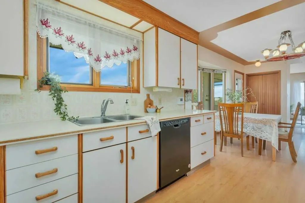 5201 46 Avenue Rimbey AB T0C 2J0