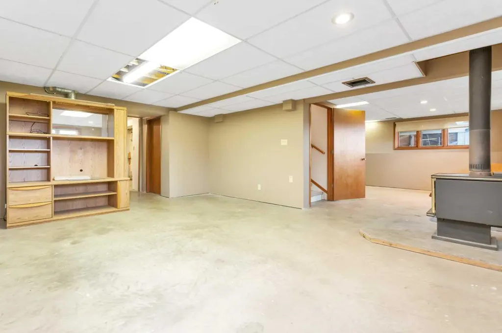5201 46 Avenue Rimbey AB T0C 2J0