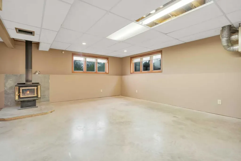 5201 46 Avenue Rimbey AB T0C 2J0