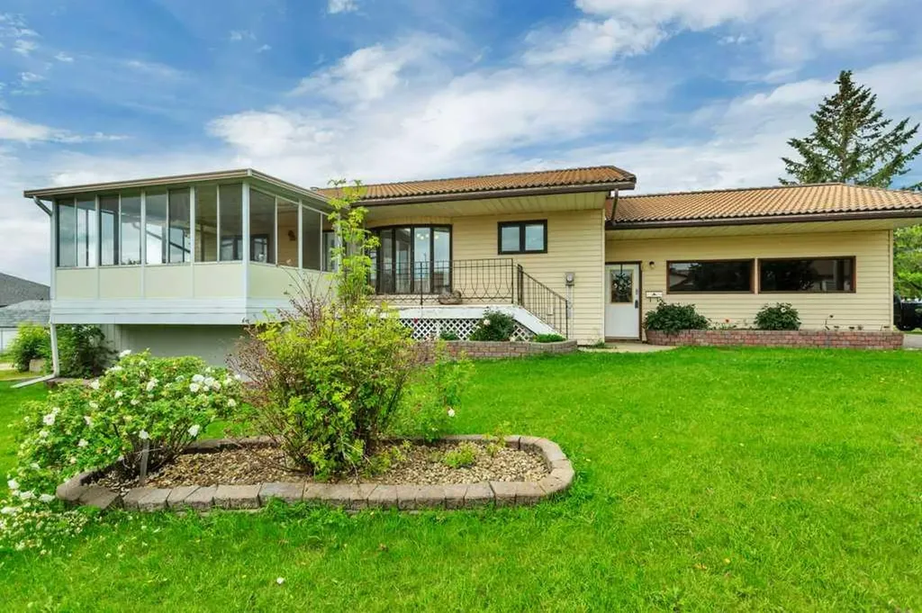 5201 46 Avenue Rimbey AB T0C 2J0