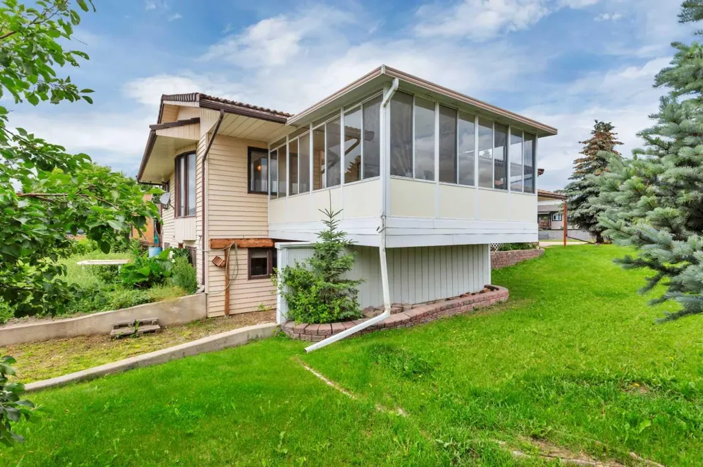 5201 46 Avenue Rimbey AB T0C 2J0