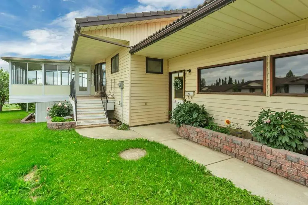 5201 46 Avenue Rimbey AB T0C 2J0