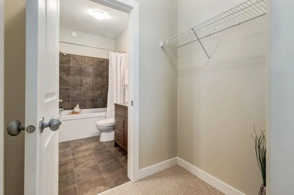 35 Inglewood Park SE Calgary AB T2G 1B5