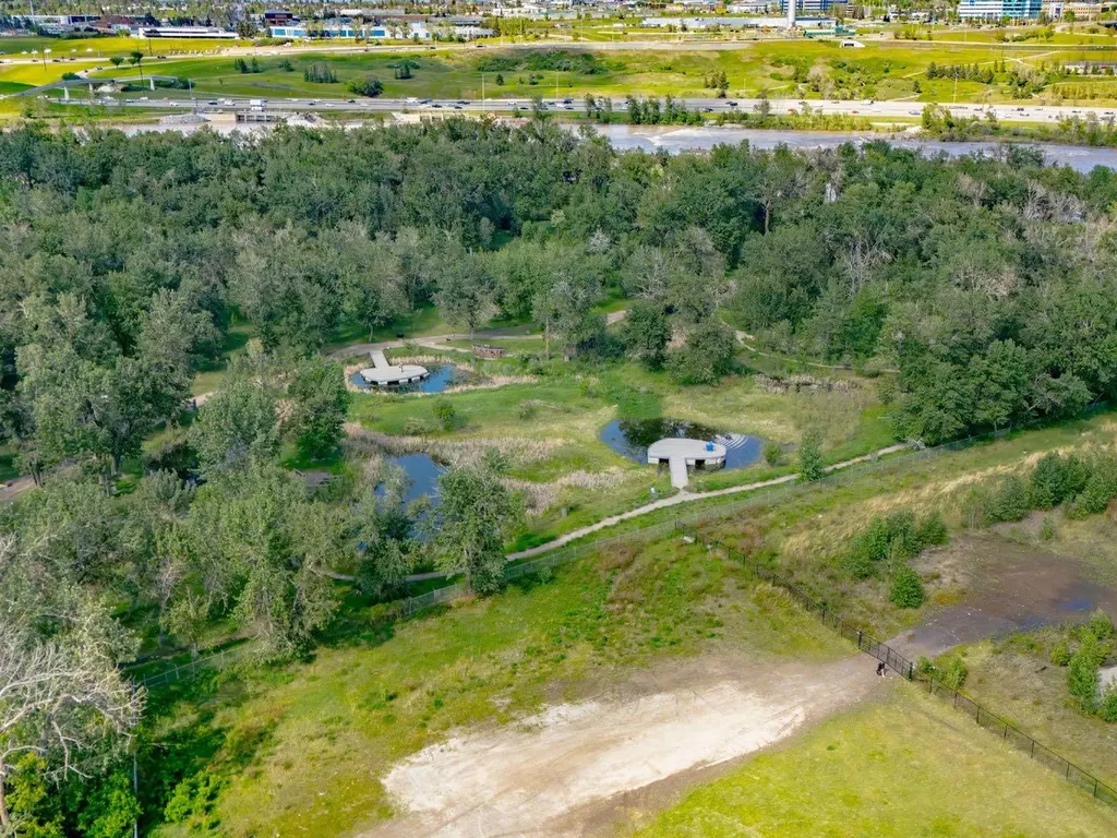 35 Inglewood Park SE Calgary AB T2G 1B5
