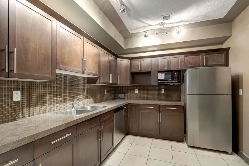 35 Inglewood Park SE Calgary AB T2G 1B5
