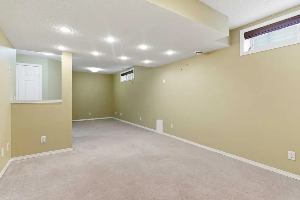 109 Arbour Wood Mews NW Calgary AB T3G 4B5