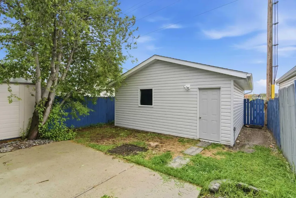 109 Arbour Wood Mews NW Calgary AB T3G 4B5