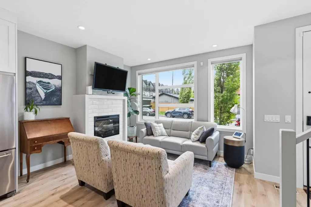 2009 12 Street NW Calgary AB T2M 4R3