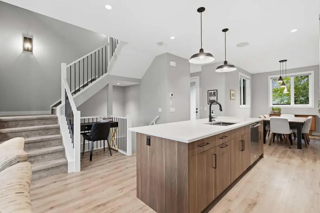 2009 12 Street NW Calgary AB T2M 4R3