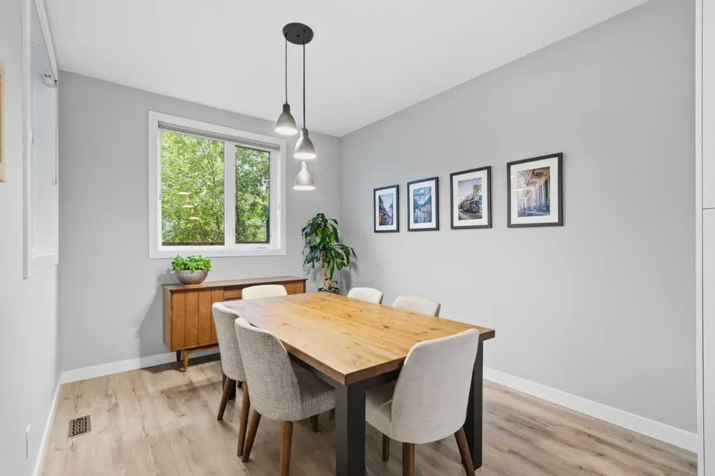 2009 12 Street NW Calgary AB T2M 4R3