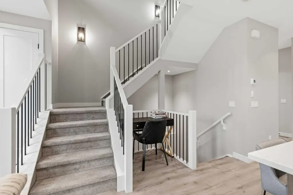 2009 12 Street NW Calgary AB T2M 4R3
