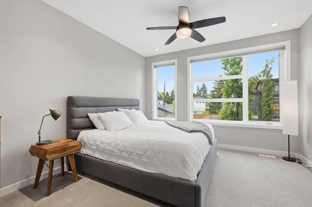 2009 12 Street NW Calgary AB T2M 4R3