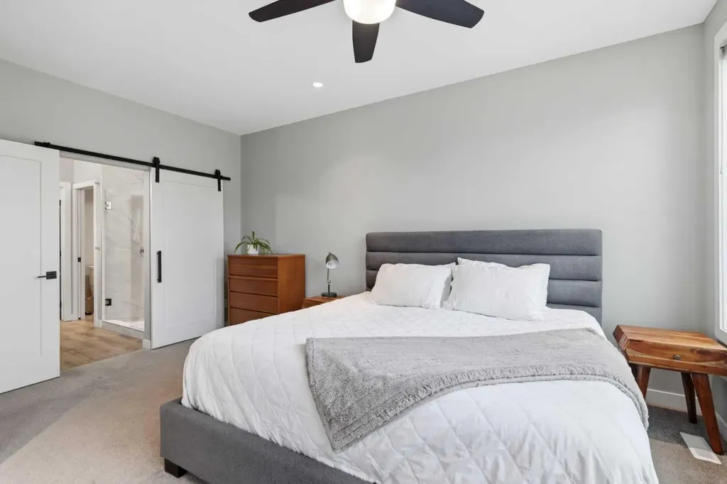2009 12 Street NW Calgary AB T2M 4R3