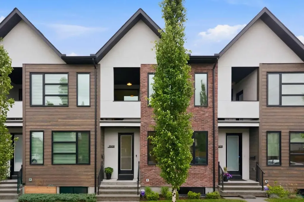 2009 12 Street NW Calgary AB T2M 4R3