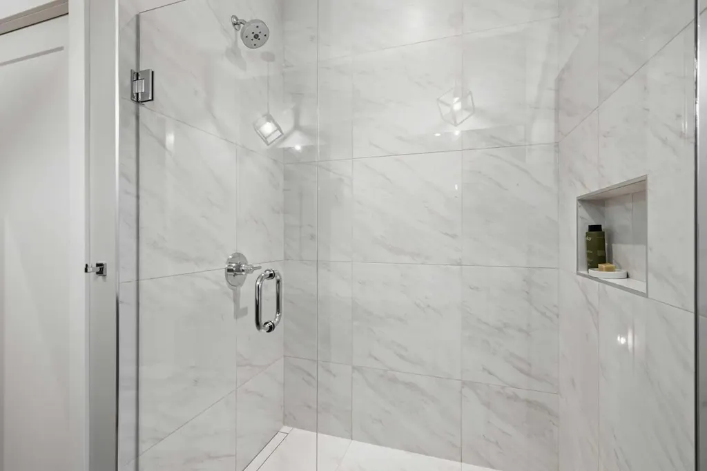 2009 12 Street NW Calgary AB T2M 4R3