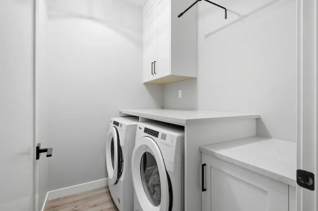 2009 12 Street NW Calgary AB T2M 4R3