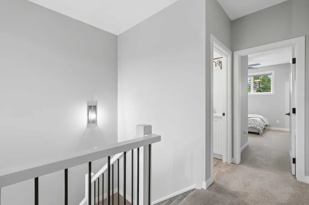 2009 12 Street NW Calgary AB T2M 4R3