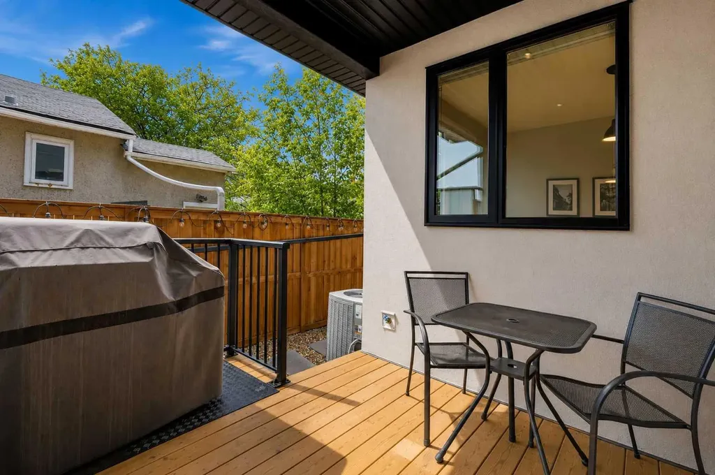 2009 12 Street NW Calgary AB T2M 4R3