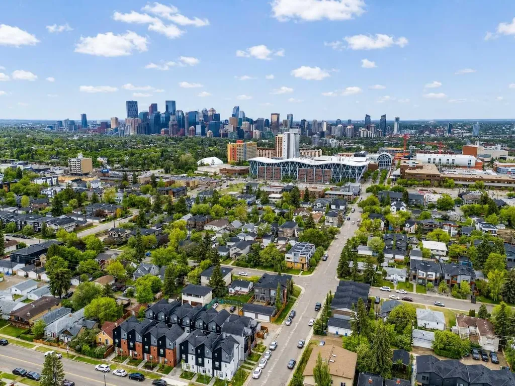 2009 12 Street NW Calgary AB T2M 4R3
