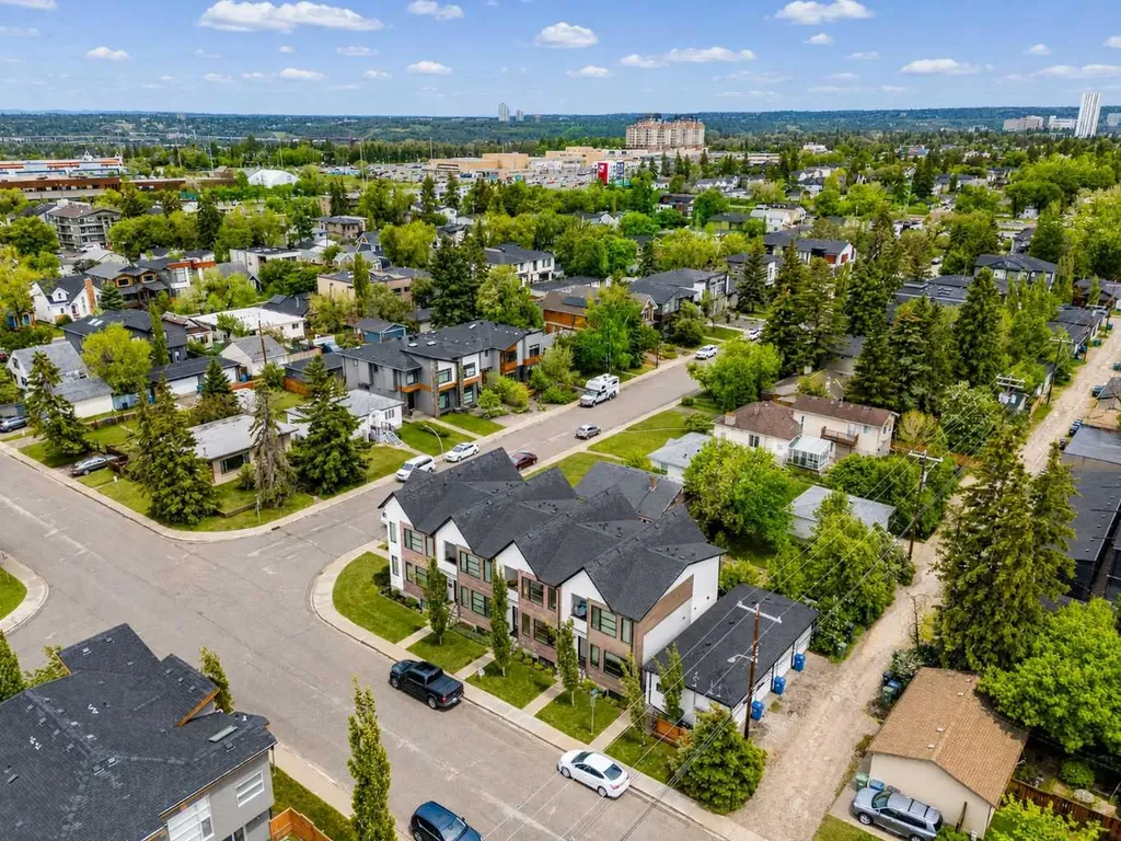 2009 12 Street NW Calgary AB T2M 4R3
