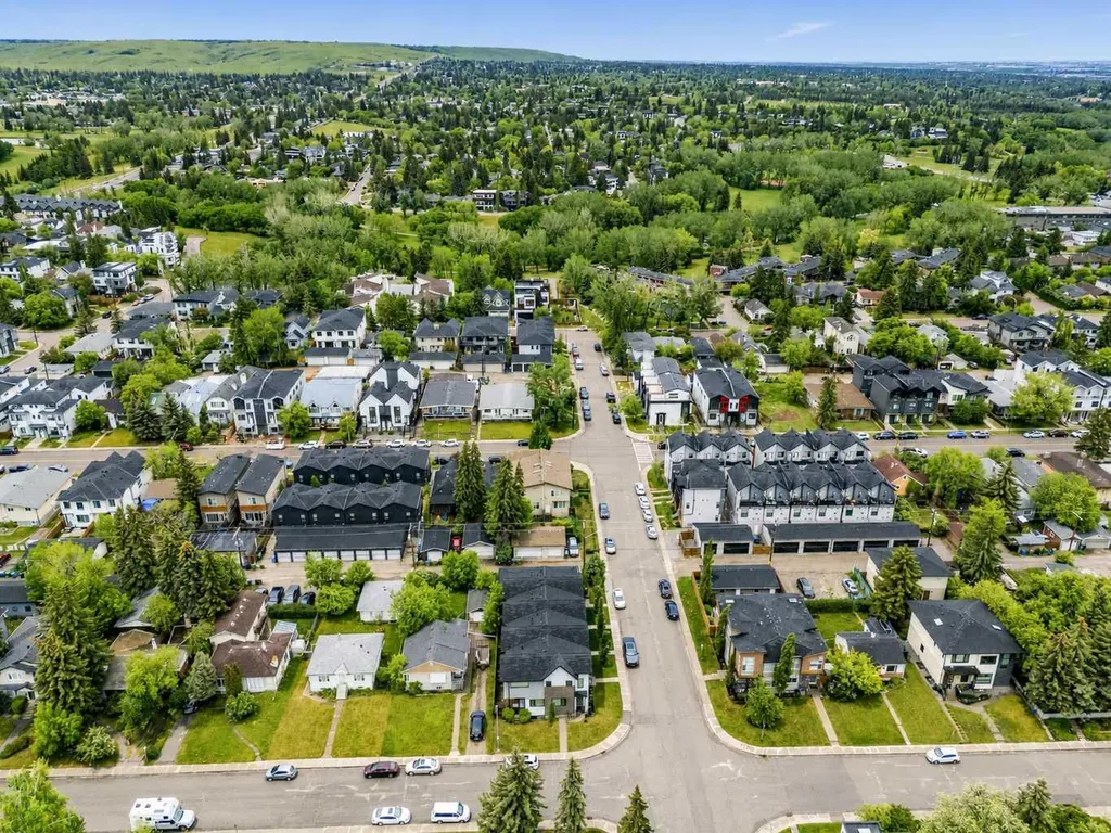 2009 12 Street NW Calgary AB T2M 4R3