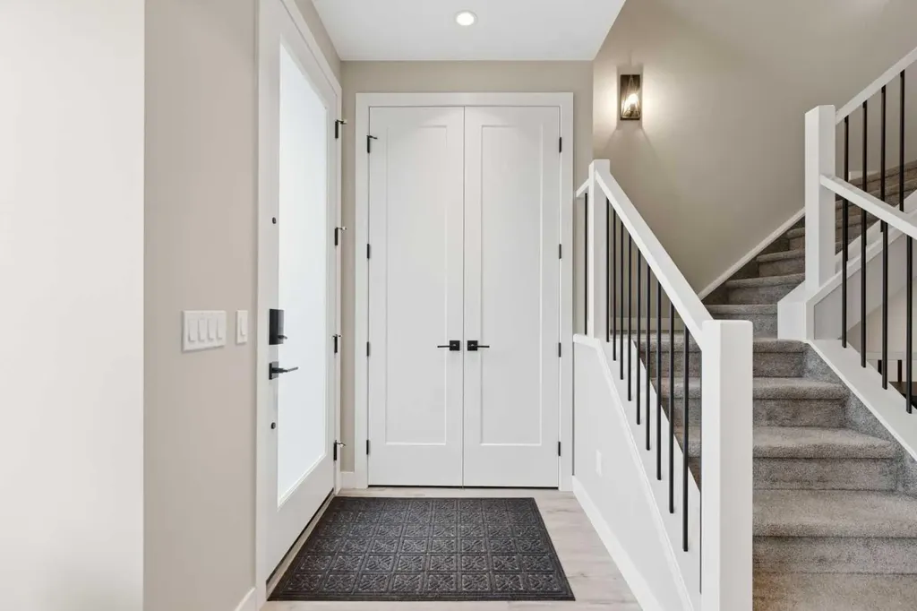 2009 12 Street NW Calgary AB T2M 4R3