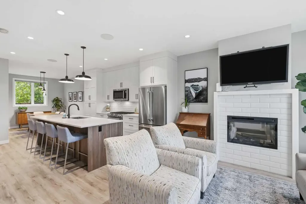 2009 12 Street NW Calgary AB T2M 4R3