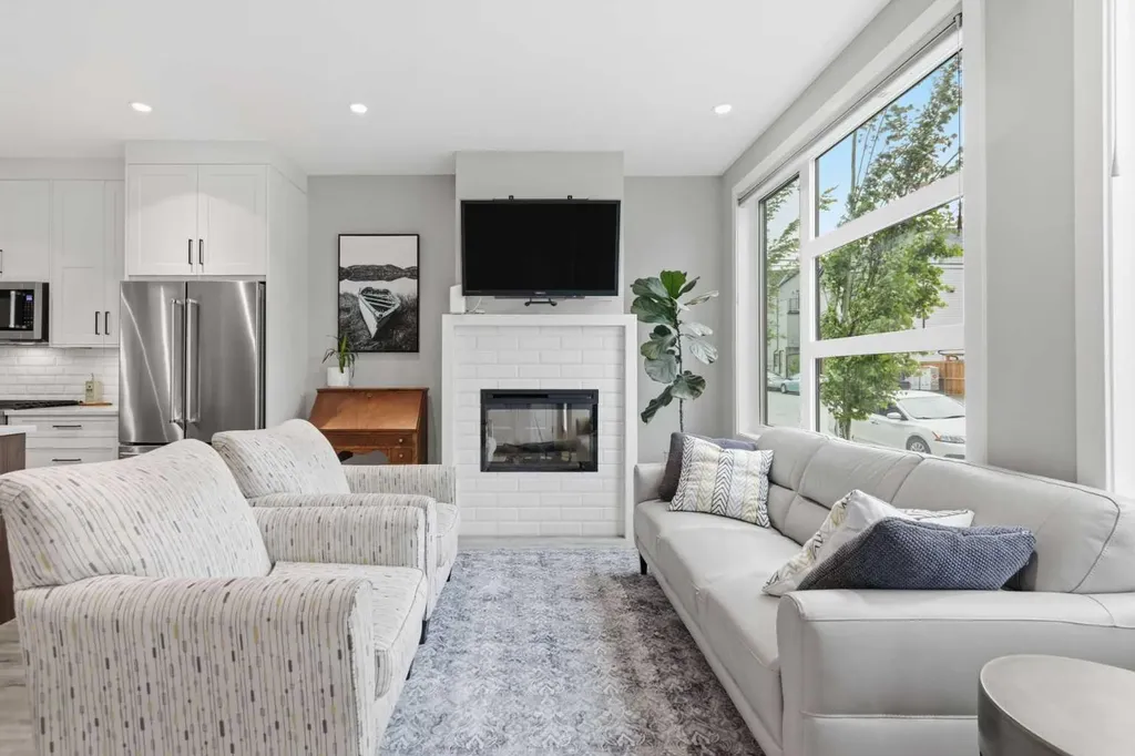 2009 12 Street NW Calgary AB T2M 4R3