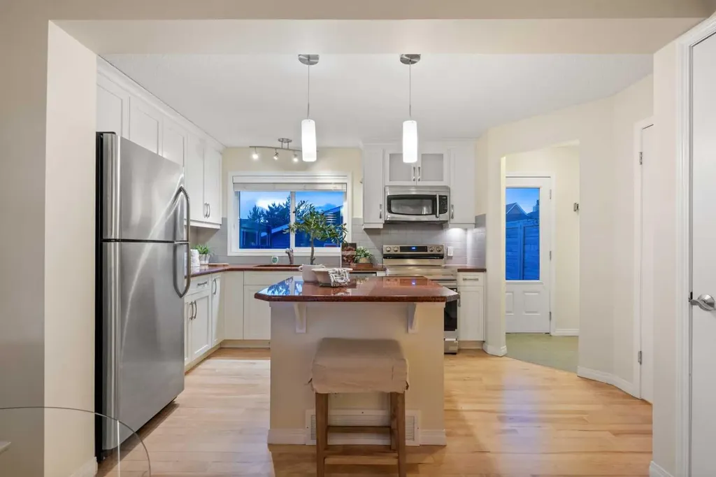 136 Auburn Bay Street SE Calgary AB T3M 0V8