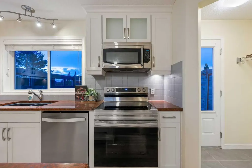 136 Auburn Bay Street SE Calgary AB T3M 0V8