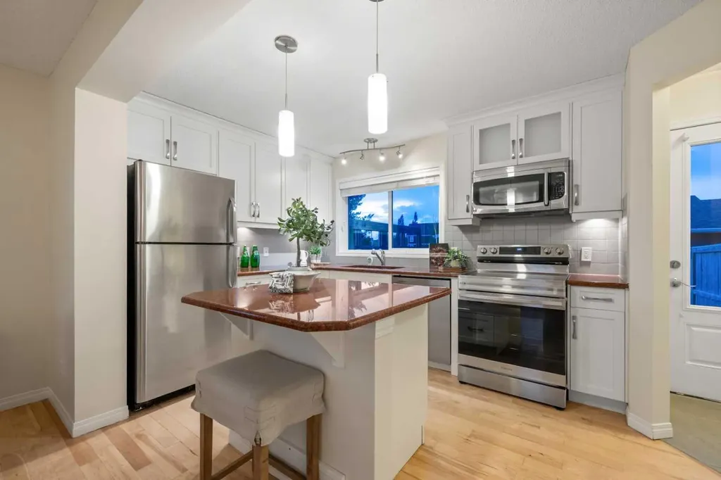 136 Auburn Bay Street SE Calgary AB T3M 0V8