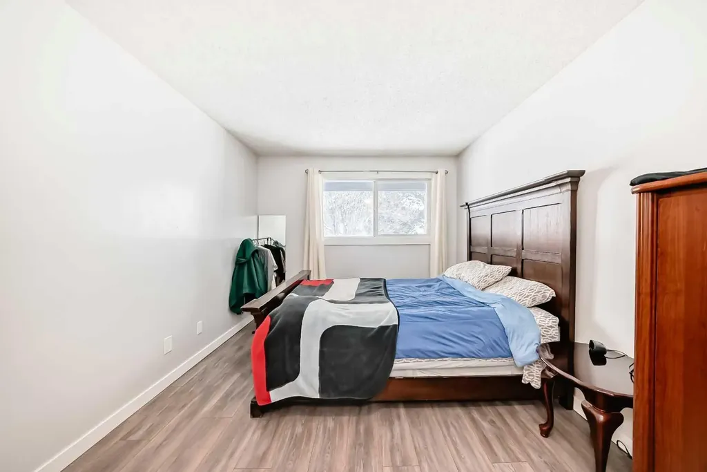 3745 Fonda Way SE Calgary AB T2A 5W7