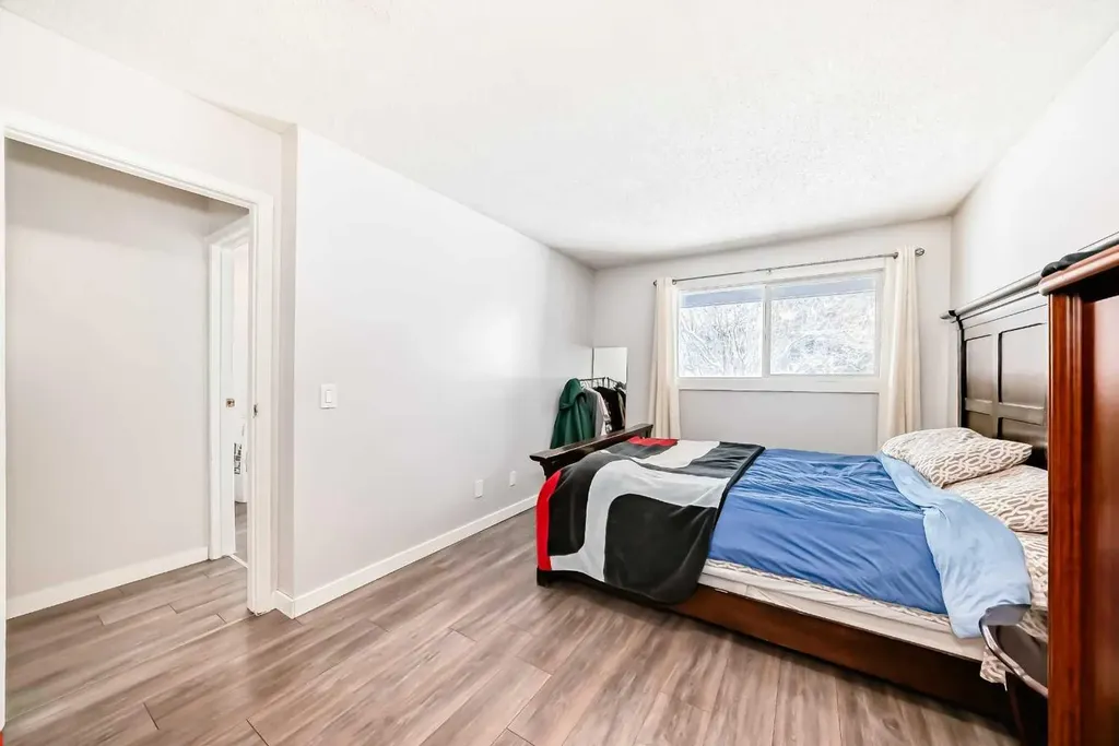 3745 Fonda Way SE Calgary AB T2A 5W7