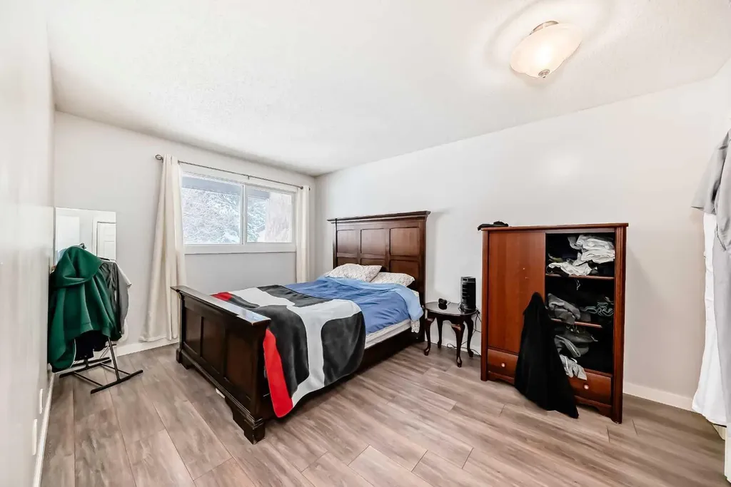 3745 Fonda Way SE Calgary AB T2A 5W7